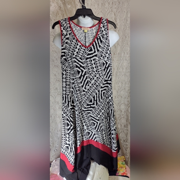Black and White Geometric MAXI Dress with Red Accents. NWOT - Picture 1 of 4